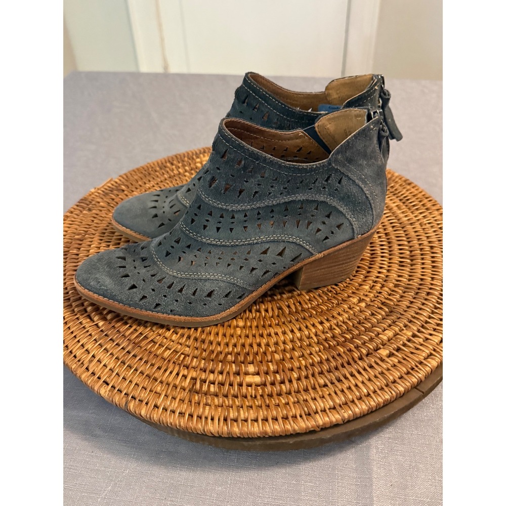Sofft Womens Blue Grey Suede Laser Cut Perforated Ankle Booties Block Heel 8M